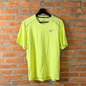 Nike Men's Neon Yellow Reflective Short Sleeve Running Shirt
